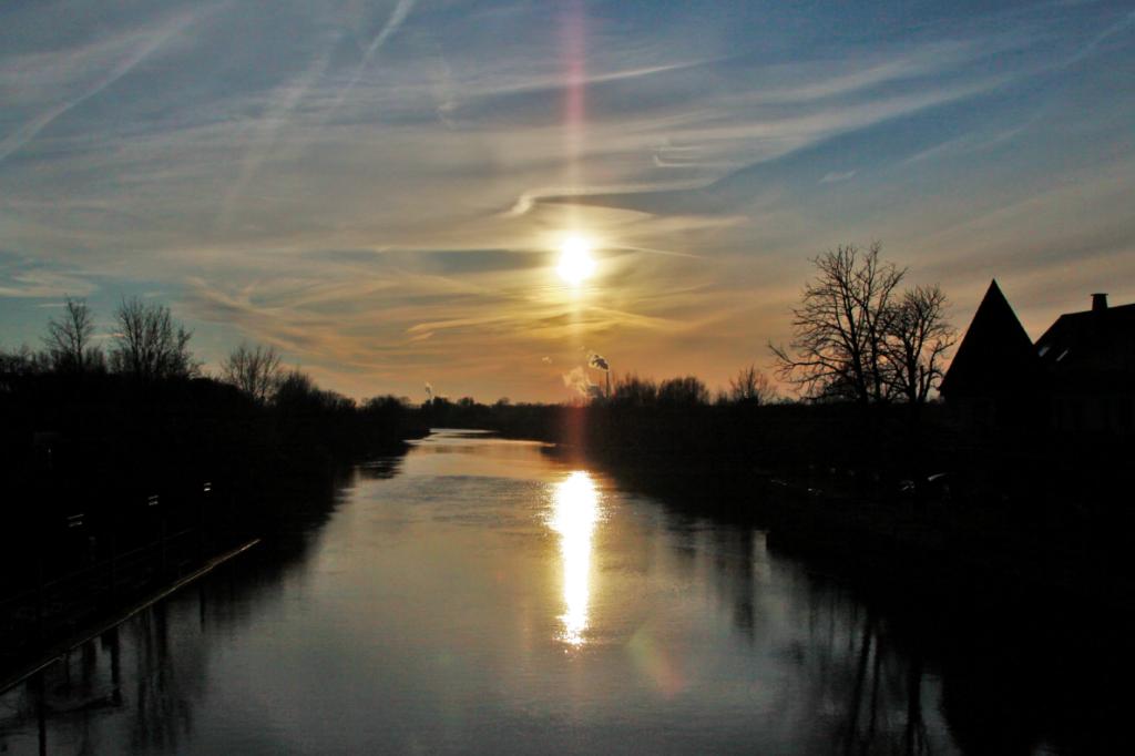 Sonnenspiegelung in der Lippe.JPG - Sonnenspiegelung in der Lippe / Hamm